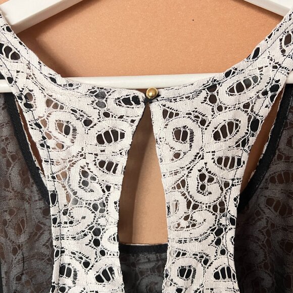 Dynamite brand women's halter top white lace over black BNWT Size S - Picture 4 of 9
